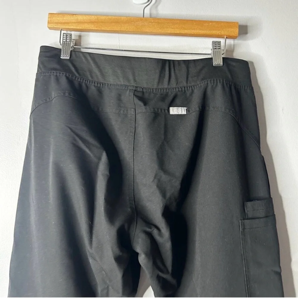 FIGS Kade Cargo Scrubs - Picture 5 of 9